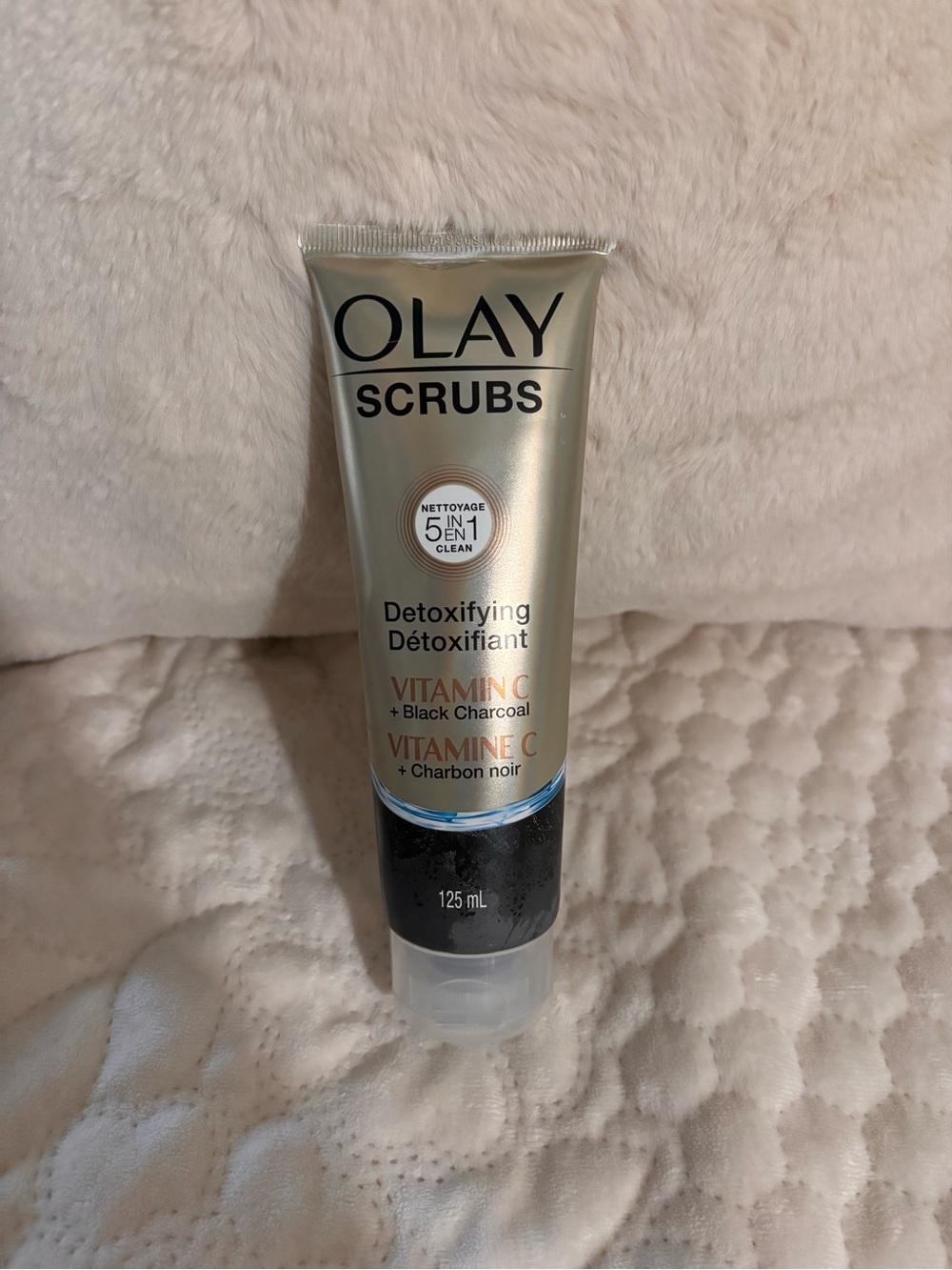 OLAY Gold and Black Vitamin C + Charcoal Face Scrub